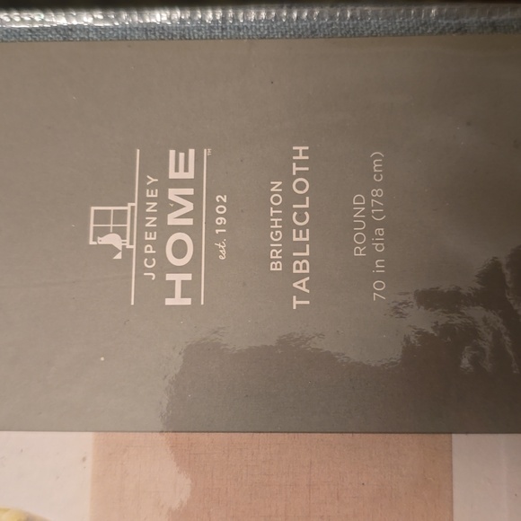 JCPENNEY BRAND ROUND WOVEN TEAL GREEN TABLECLOTH SIZE 70 IN. - Picture 3 of 8